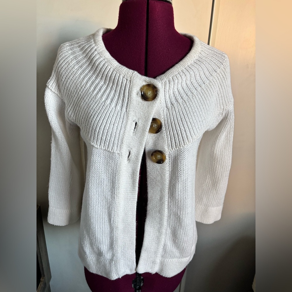 EUC Elegant chunky knit 3 button cardigan, White, Size M